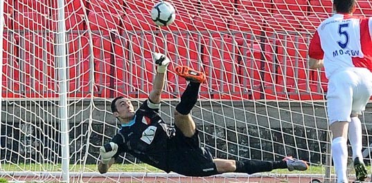 Željko Brkić brani penal